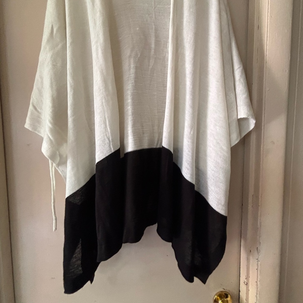 Chic Black and White Poncho